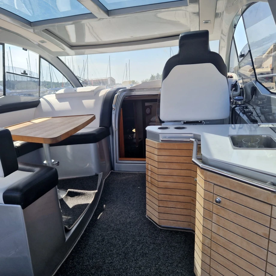 MOTOR YACHT MIRAKUL 40 - BLACK