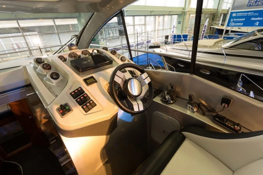 MOTOR YACHT MIRAKUL 40 - BLACK